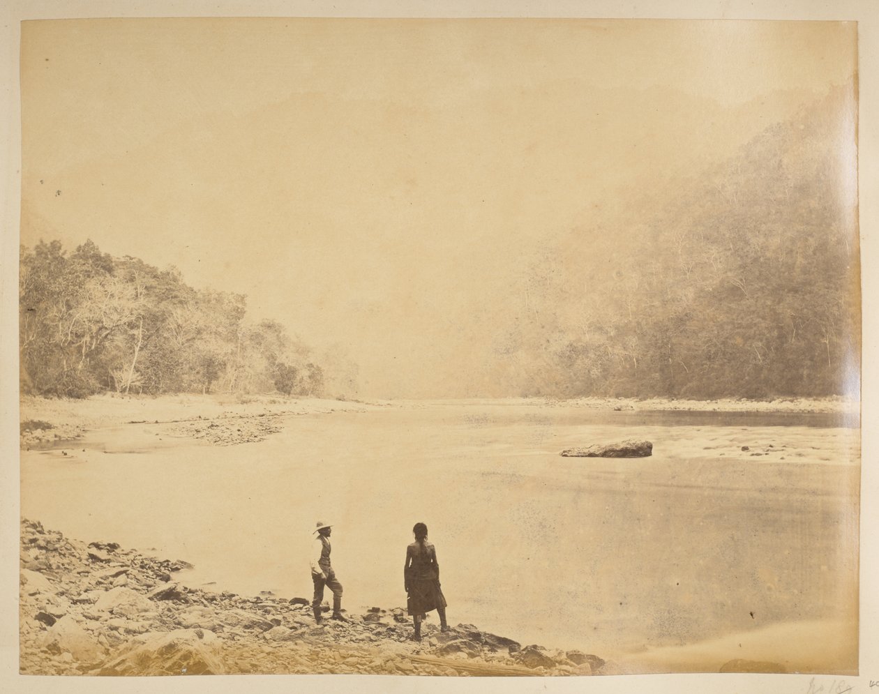 Teestaen på Bheerkotee.  Udsigt over Darjeeling. 1870