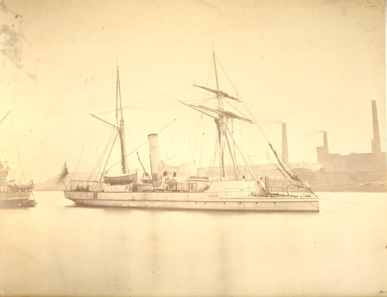 Styrbords side af kanonbåden "Delta" fortøjet i floden Tyne, ca. 1876 af English Photographer