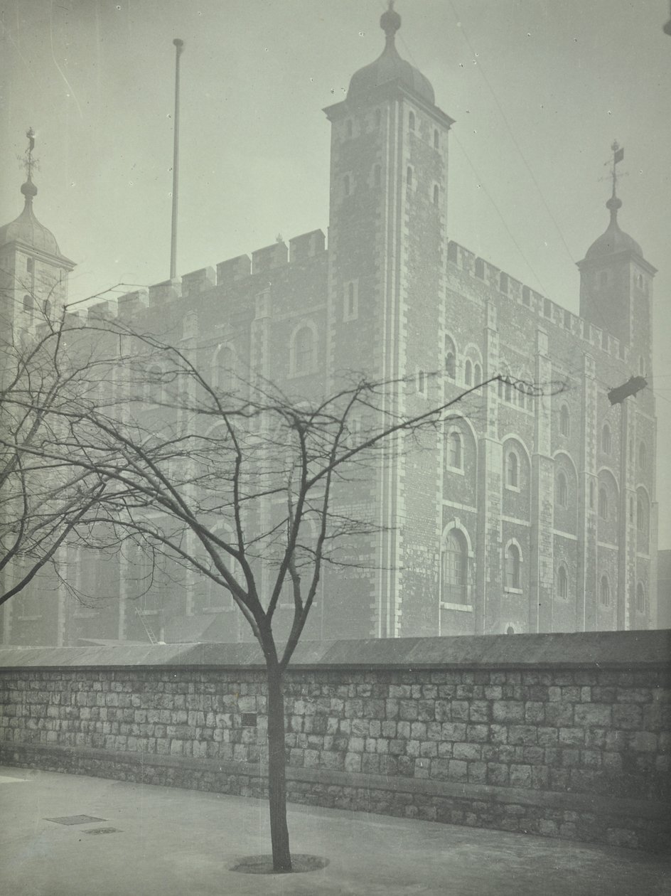 Tower of London, Tower Hill: White Tower, 1899 af English Photographer
