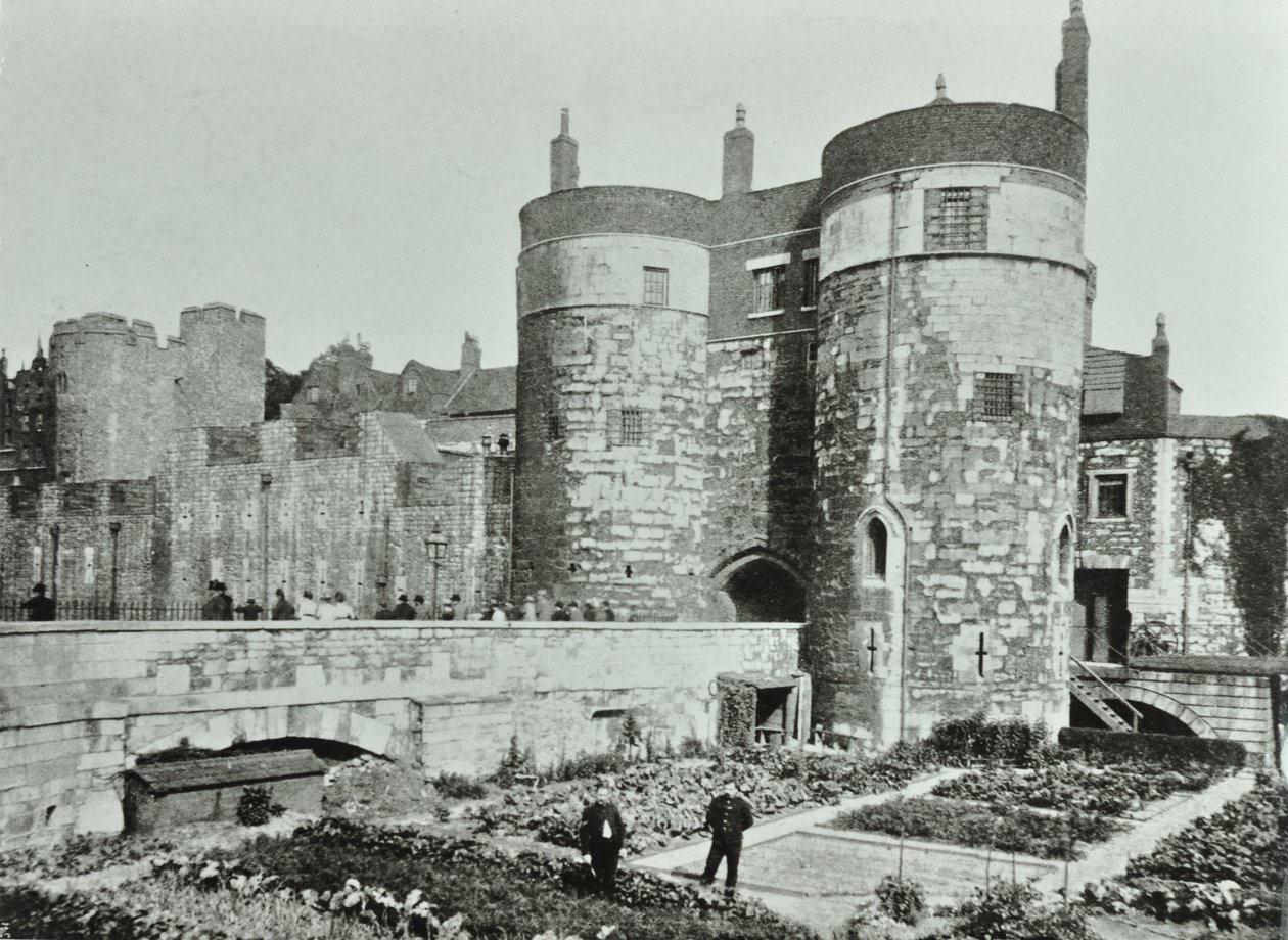 Tower of London, Tower Hill: beauchamp og Byward Towers, 1895 af English Photographer