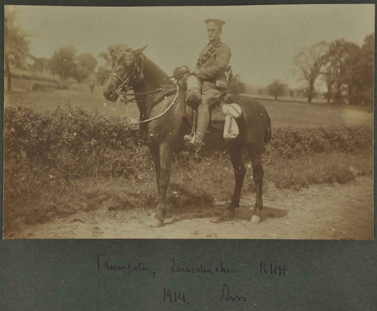 Trompetist fra Leicestershire Royal Horse Artillery ved en træningslejr i Diss, 1914 af English Photographer