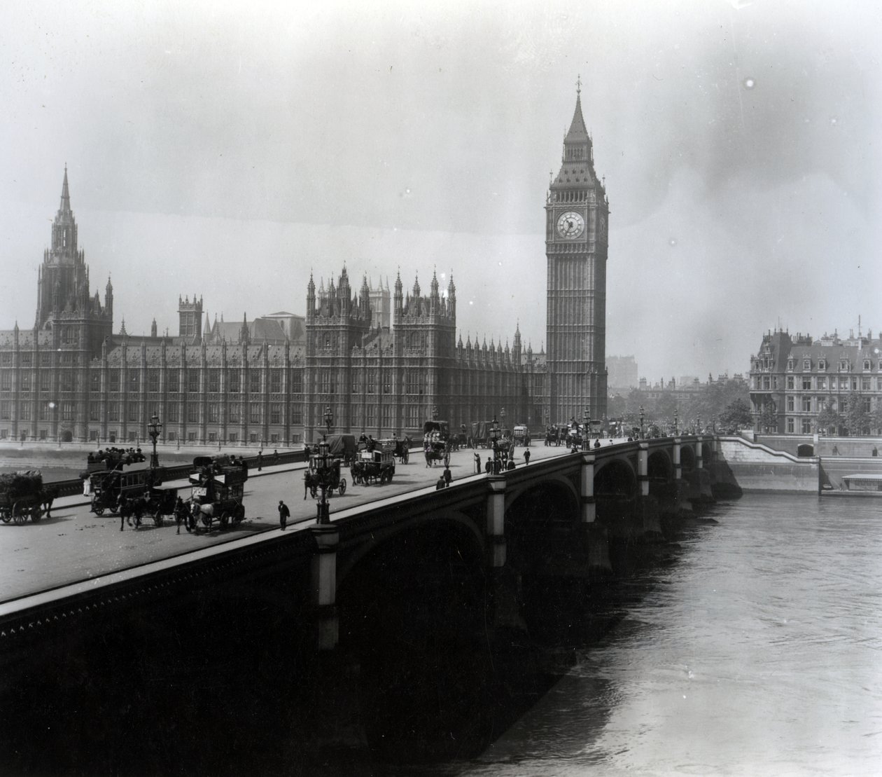 Udsigt over Westminster Bridge og Houses of Parliament af English Photographer