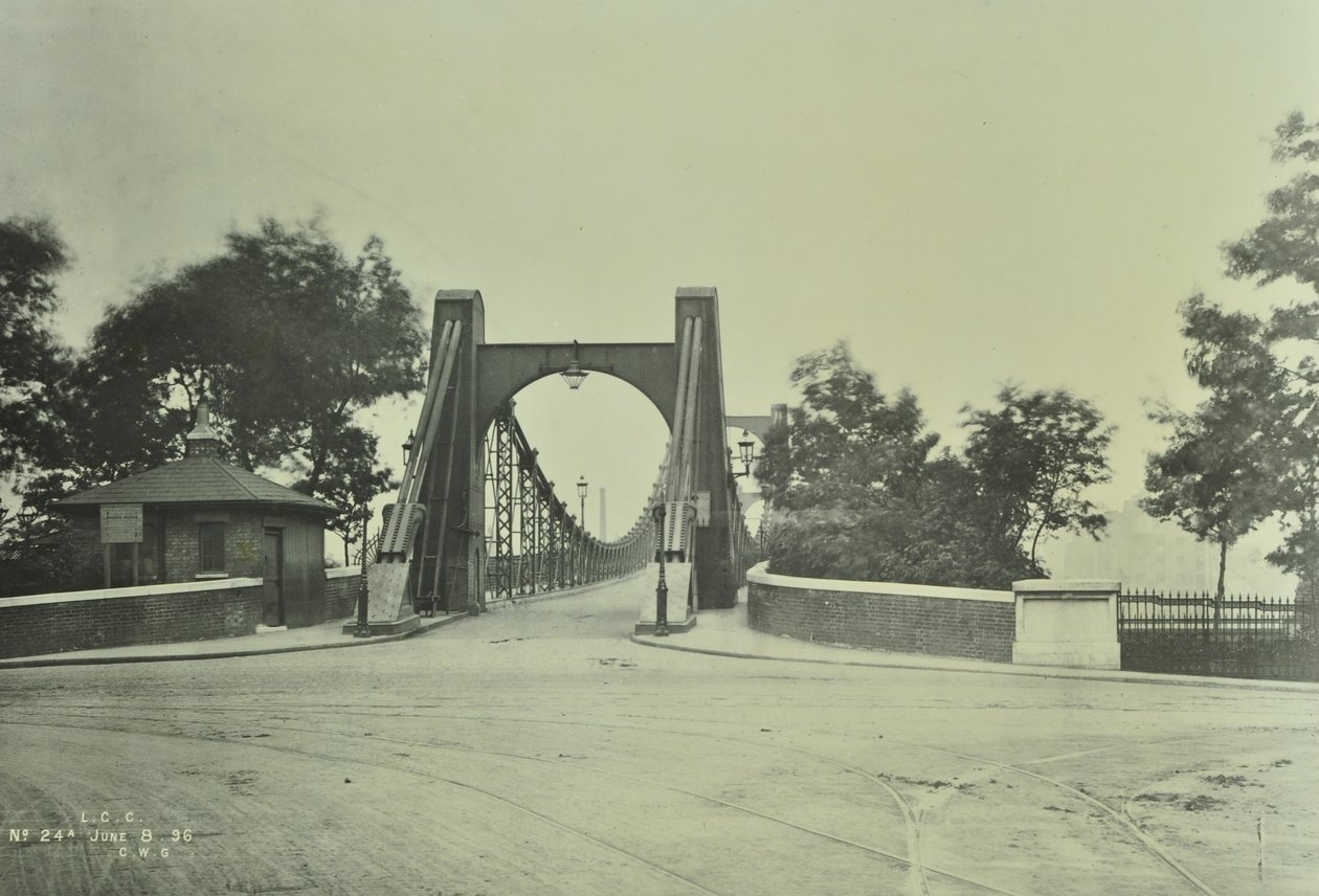 Udsigt over Old Lambeth Bridge, 1897 af English Photographer