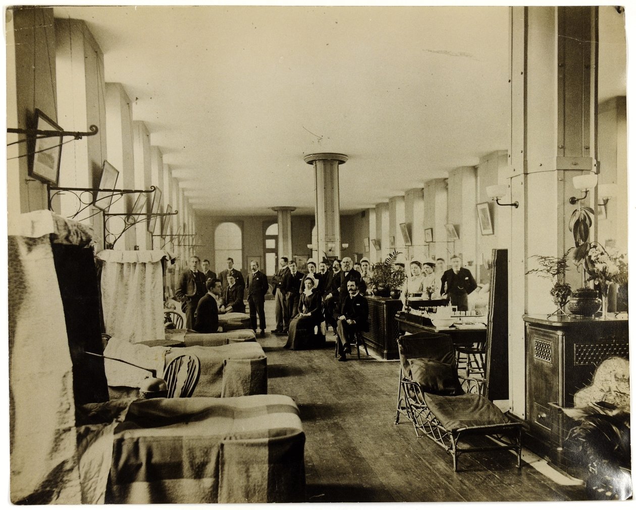Afdeling på St. Thomas Hospital, London, ca. 1890 af English Photographer