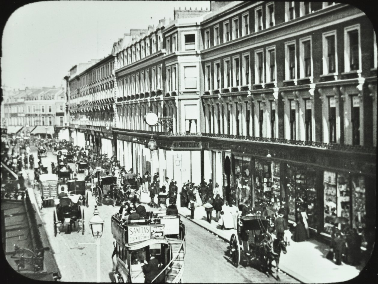 Whiteleys, Westbourne Grove, Westminster LB: ser mod vest, 1895 af English Photographer