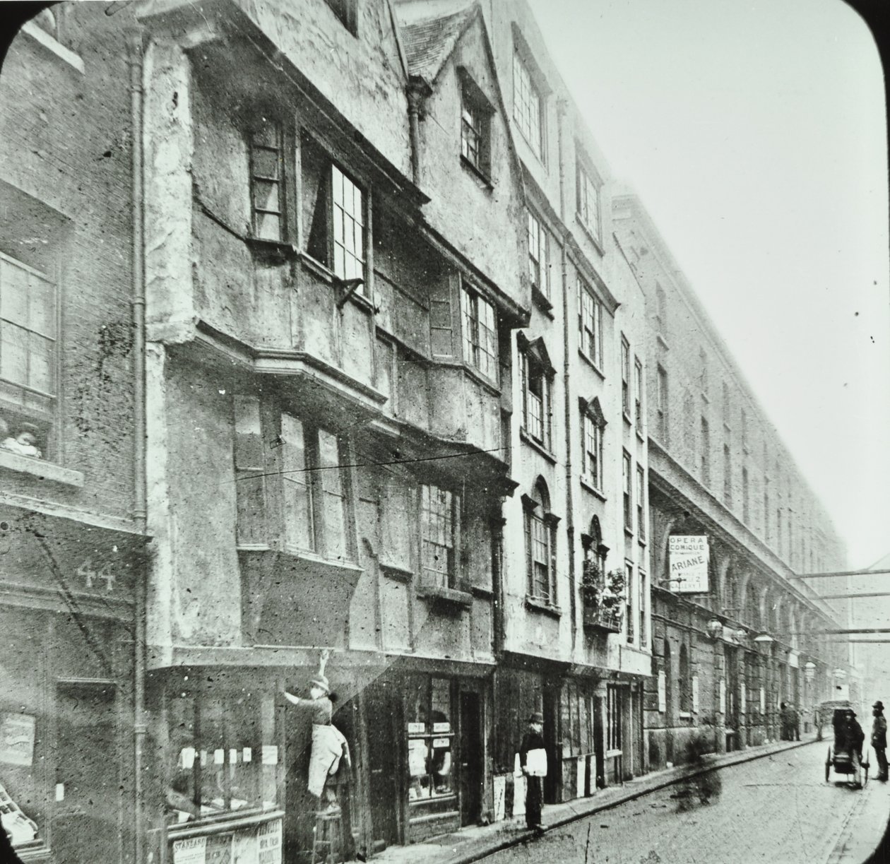 Wych Street, Westminster LB: mod vest, 1890 af English Photographer