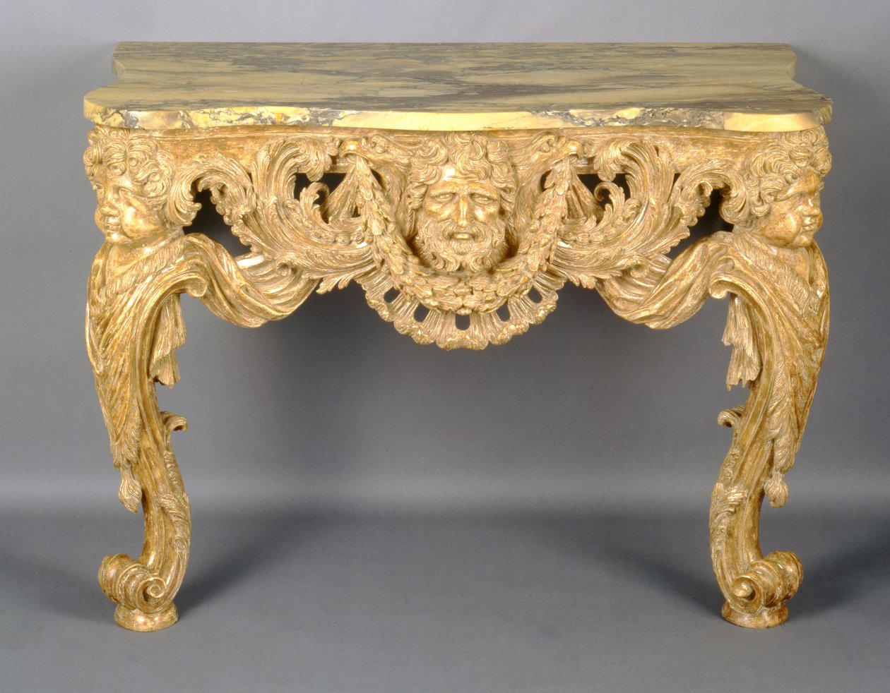 Et George II konsolbord, ca. 1740 (udskåret forgyldt træ) af English School