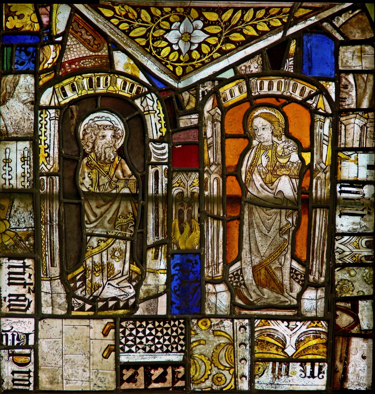 Et panel i det østlige vindue forestillende Sankt Peter og Sankt Johannes; over dem er Gromwell ukrudt af English School