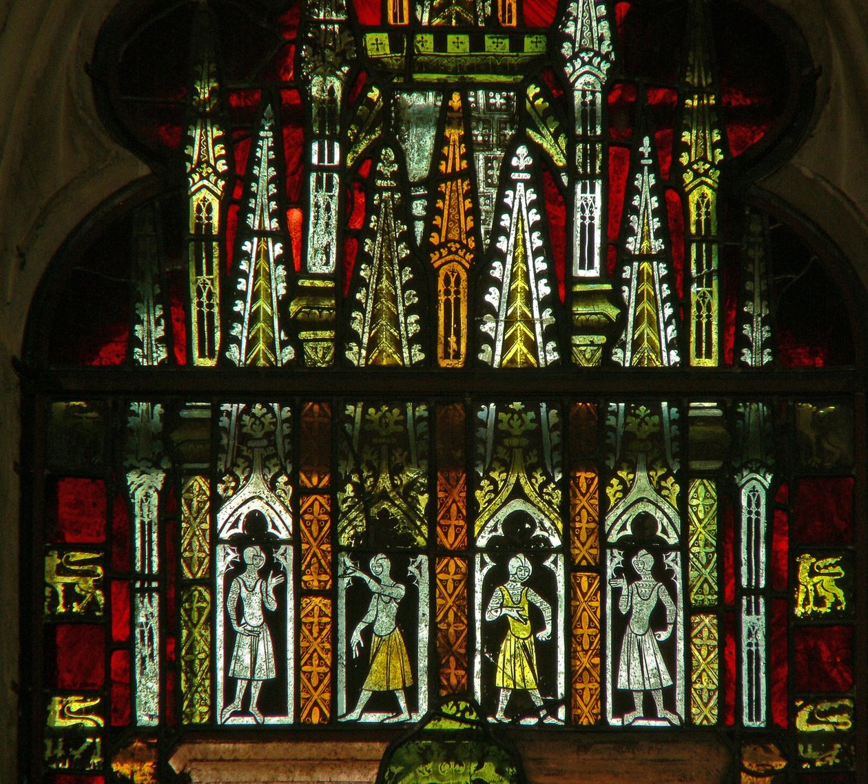 Et vindue i Lady Chapel forestillende en baldakin med figurer af English School