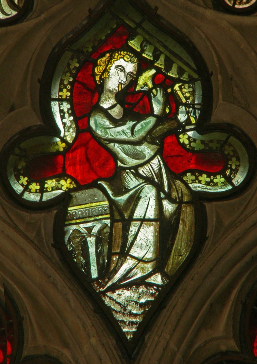 Et vindue i Lady Chapel forestillende en musiker-engel med klokker af English School