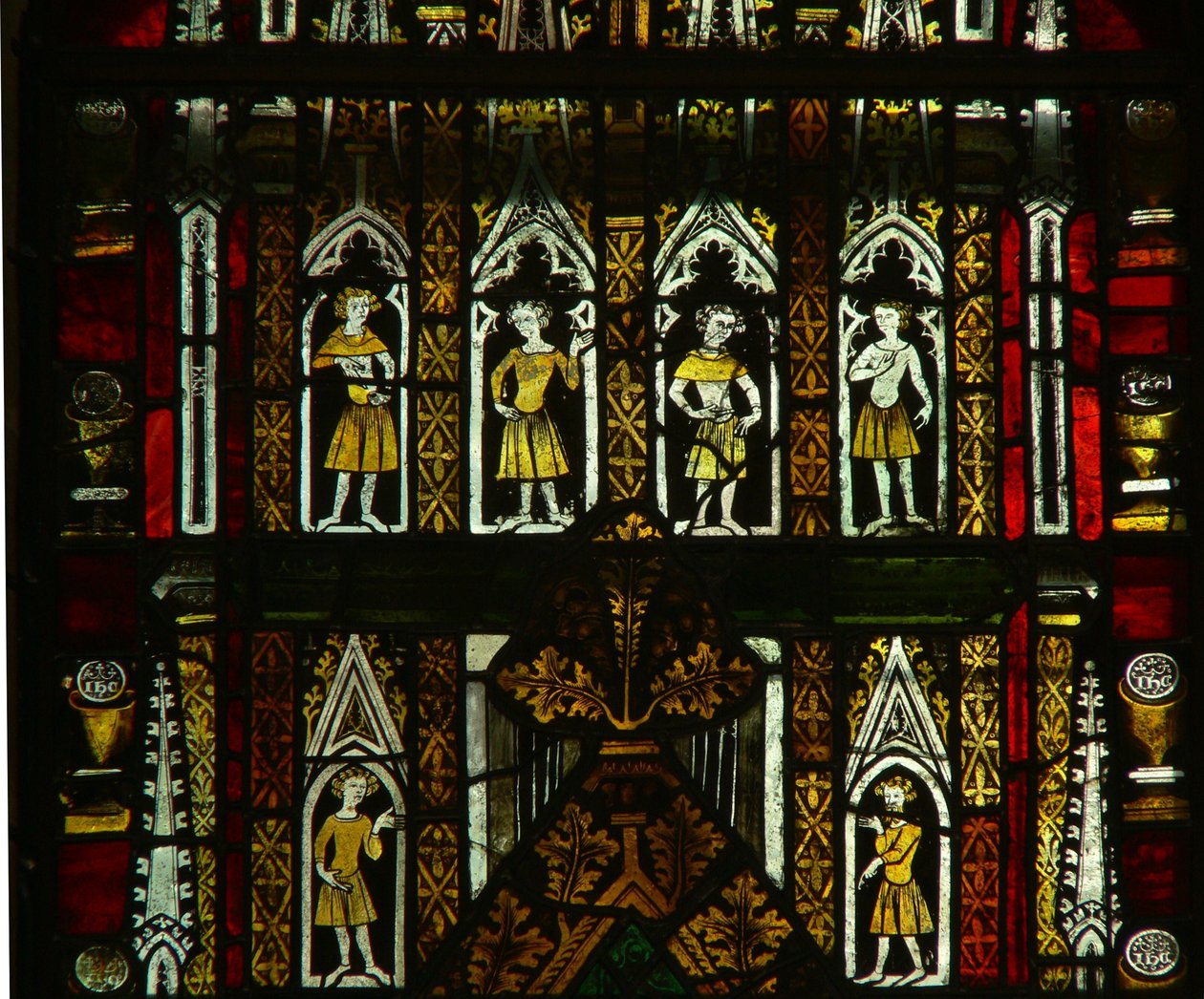 Et vindue i Lady Chapel forestillende baldakinfigurer af English School