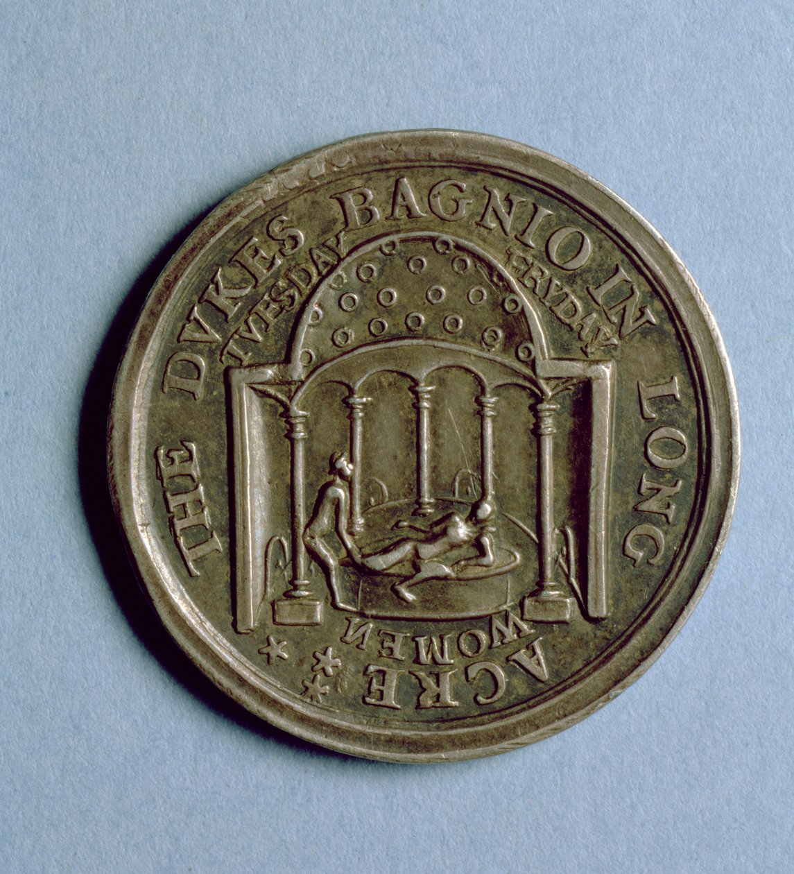 Adgangsbillet til Dukes Bagnio i Long Acre, ca. 1680 (metal) af English School