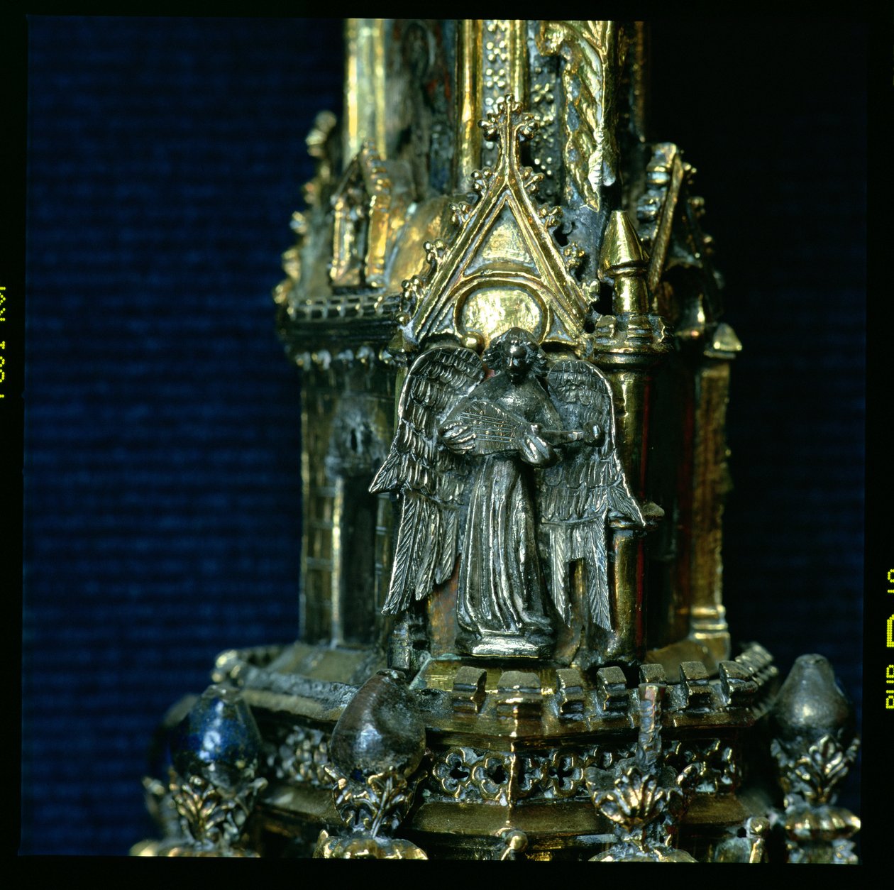 Engel spiller en gittern med et plekter, detalje fra crozier af William of Wykeham (ca. 1320-1404) (forgyldt sølv) (se 205100-32) af English School