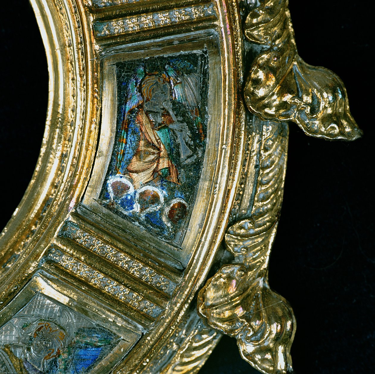 Engel, der spiller et blæseinstrument, detaljer fra crozier af William of Wykeham (ca. 1320-1404) (forgyldt sølv & champleve-emalje) (se 205100-32) af English School
