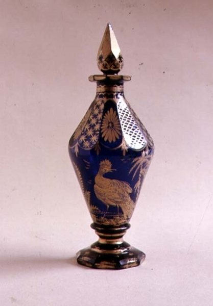 Bikonisk krucifiks med spiralprop, 1765-70 (forgyldt blåt glas) af English School