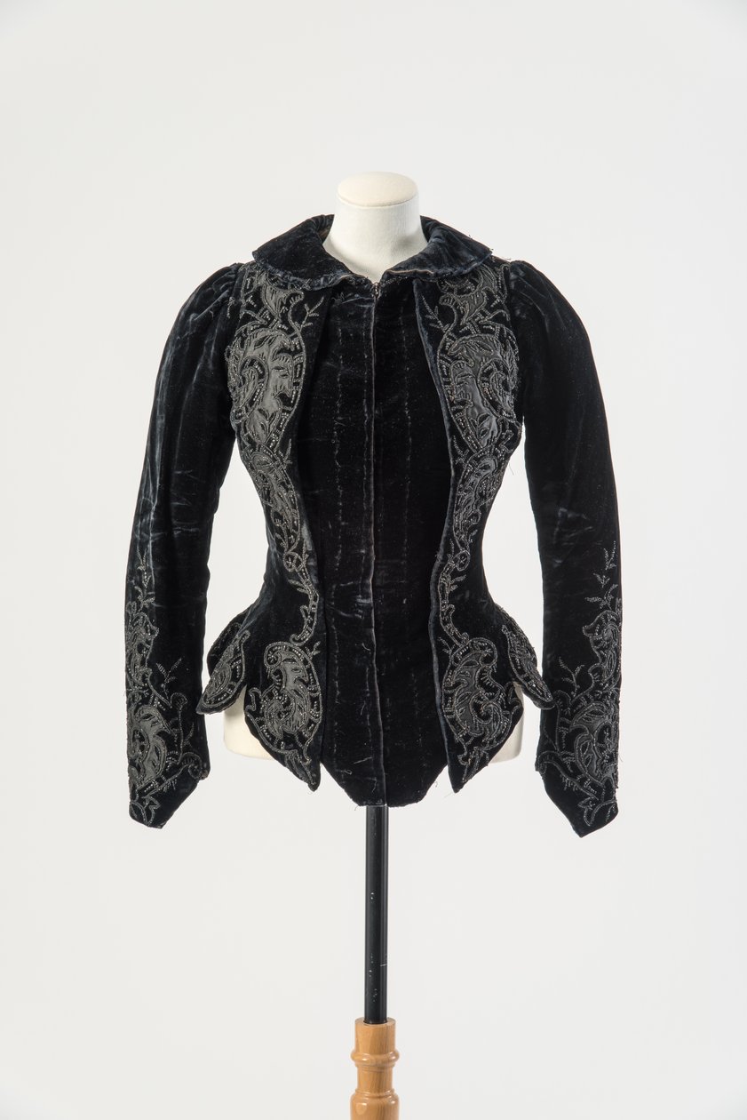 Sort fløjlsjakke broderet med påført sort silke og metalperler, slutningen af 1890