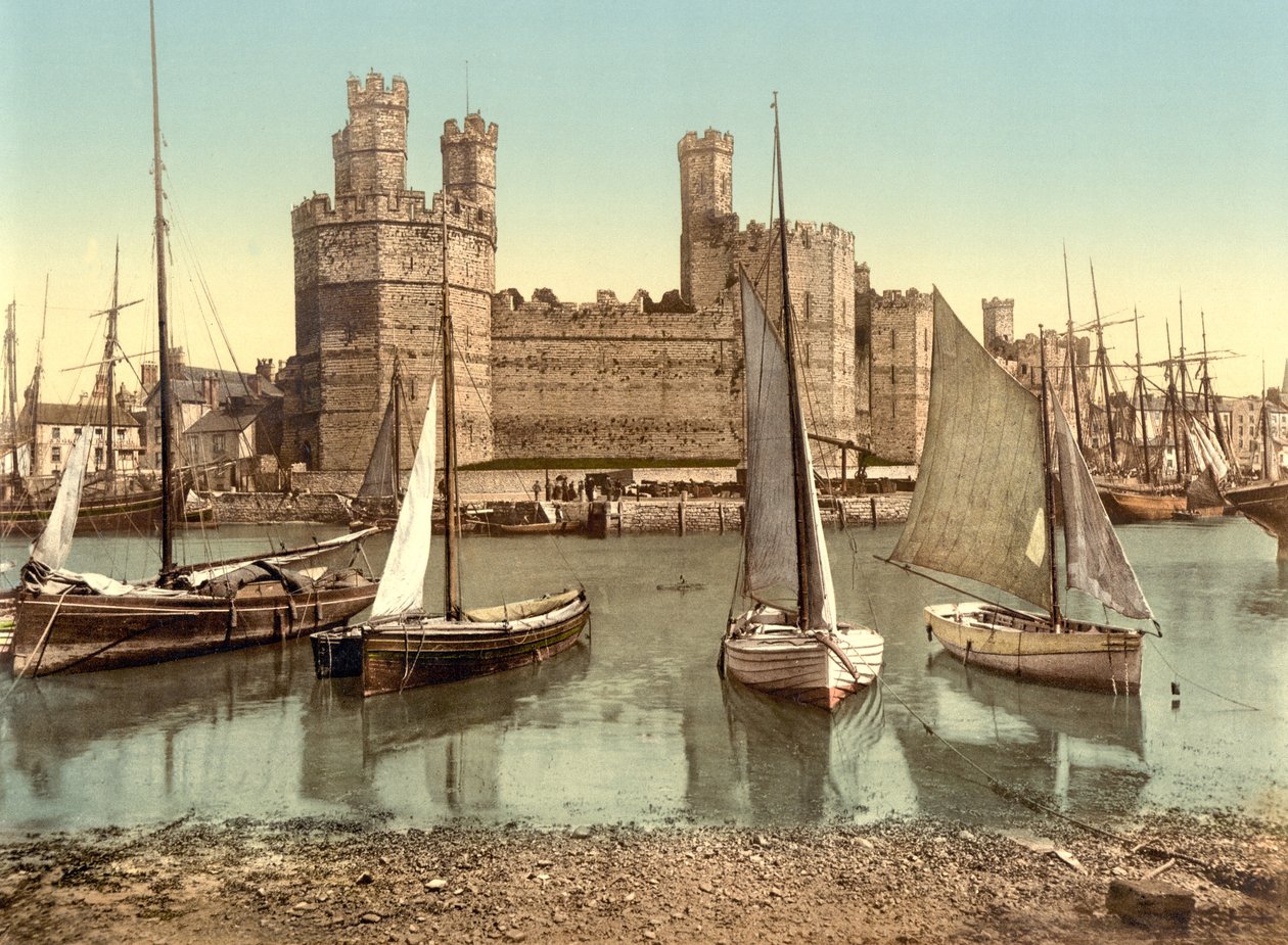 Carnarvon Castle (håndfarvet foto) af English School
