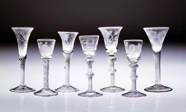 Samling af graverede glas med uigennemsigtige og luftdrejede stilke (glas)trumpet af English School