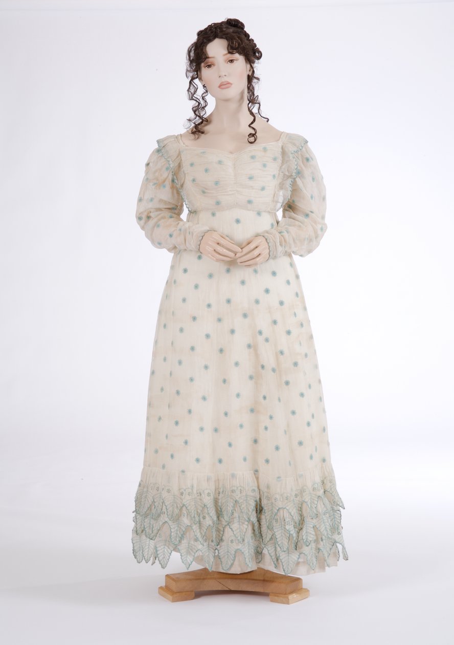 Dagkjole, ca. 1815 (bomuldsmuslin broderet med blåt uld) af English School
