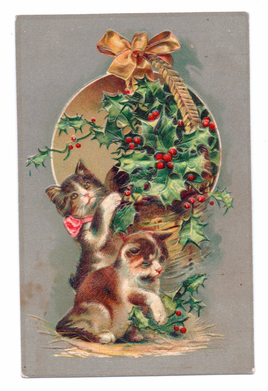 Edwardiansk postkort af to katte, der leger med nogle kristtorn, ca. 1910 (farvelitografi) af English School