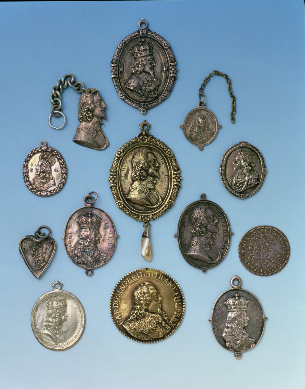 Engelske borgerkrigsmærker til tilhængere af Charles I (1625-49) (metal) af English School