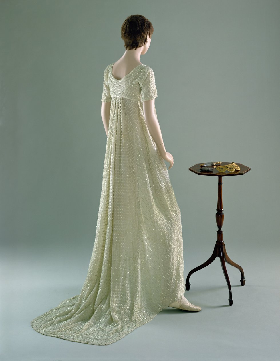 Aftenkjole, 1800 (bomuldsmuslin & glasperler) af English School