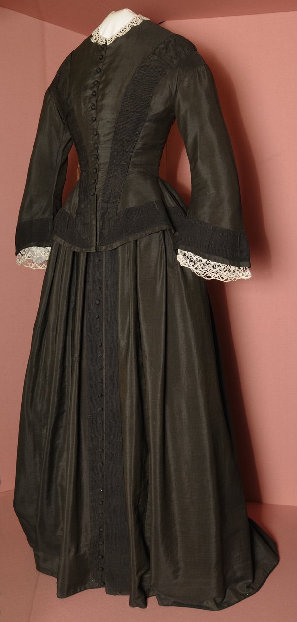 Florence Nightingales sort overdel og matchende nederdel, ca. 1870 (sort silke) af English School