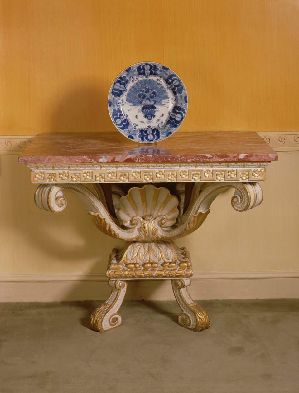 George II konsolbord med marmorplade, palladisk stil, ca. 1750 (forgyldt pakke) af English School