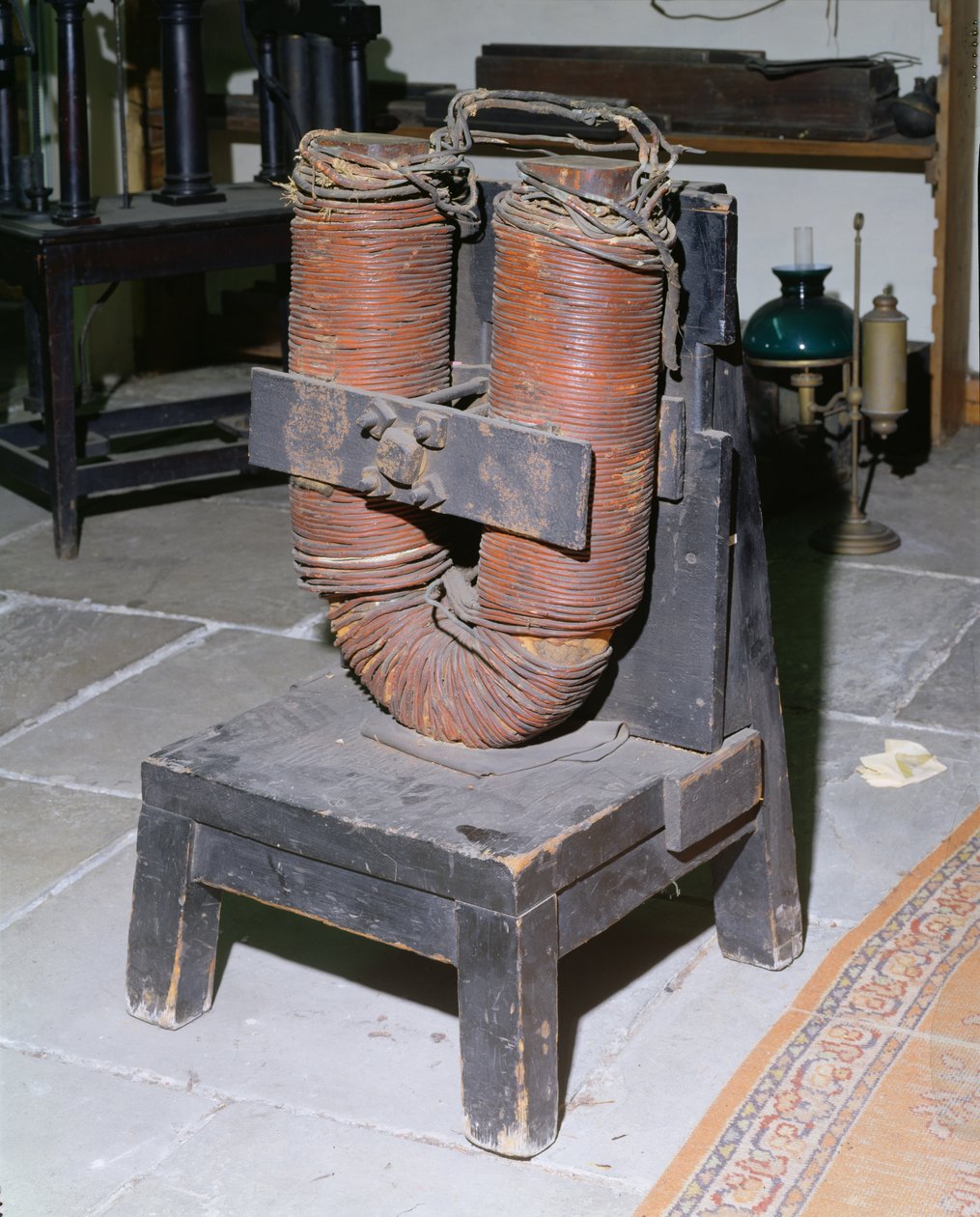 Kæmpe elektromagnet tilhørende Michael Faraday (1791-1867), ca. 1850 af English School