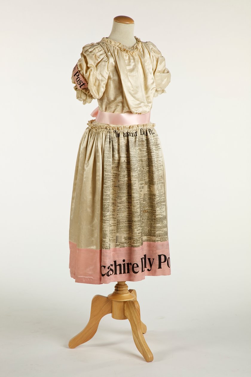Pigekjole, 1897 (silke, bomuld og satin) af English School