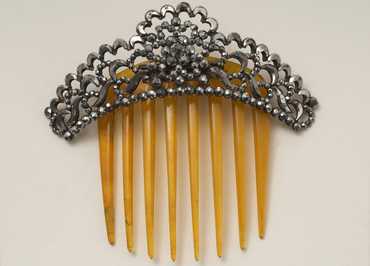 Hårkam med hængslet hovedstykke (syntetisk horn, stål og hvide stålperler) af English School