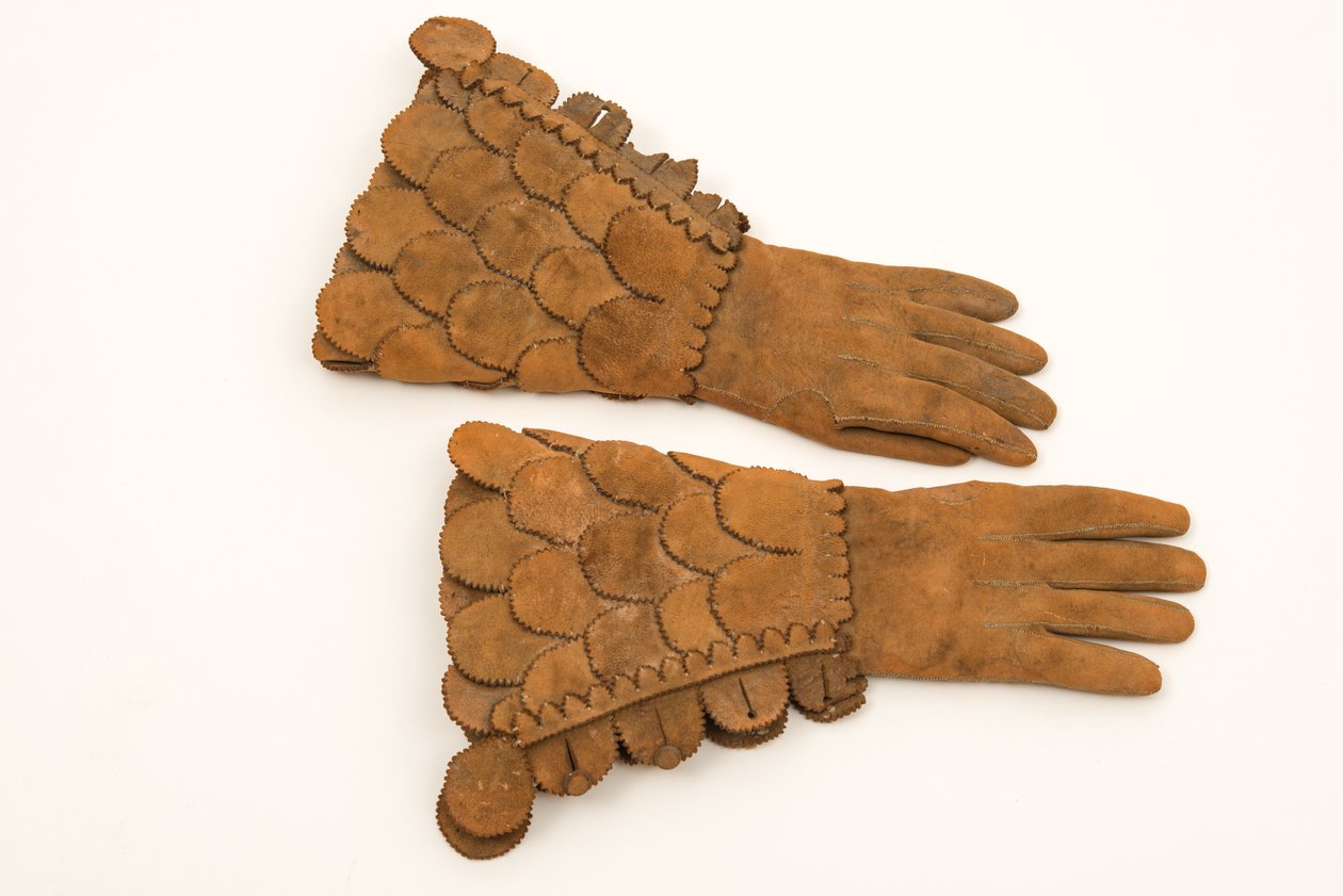 Pansrede læderhandsker til mænd, ca. 1600-50 (heavy buff læder) af English School