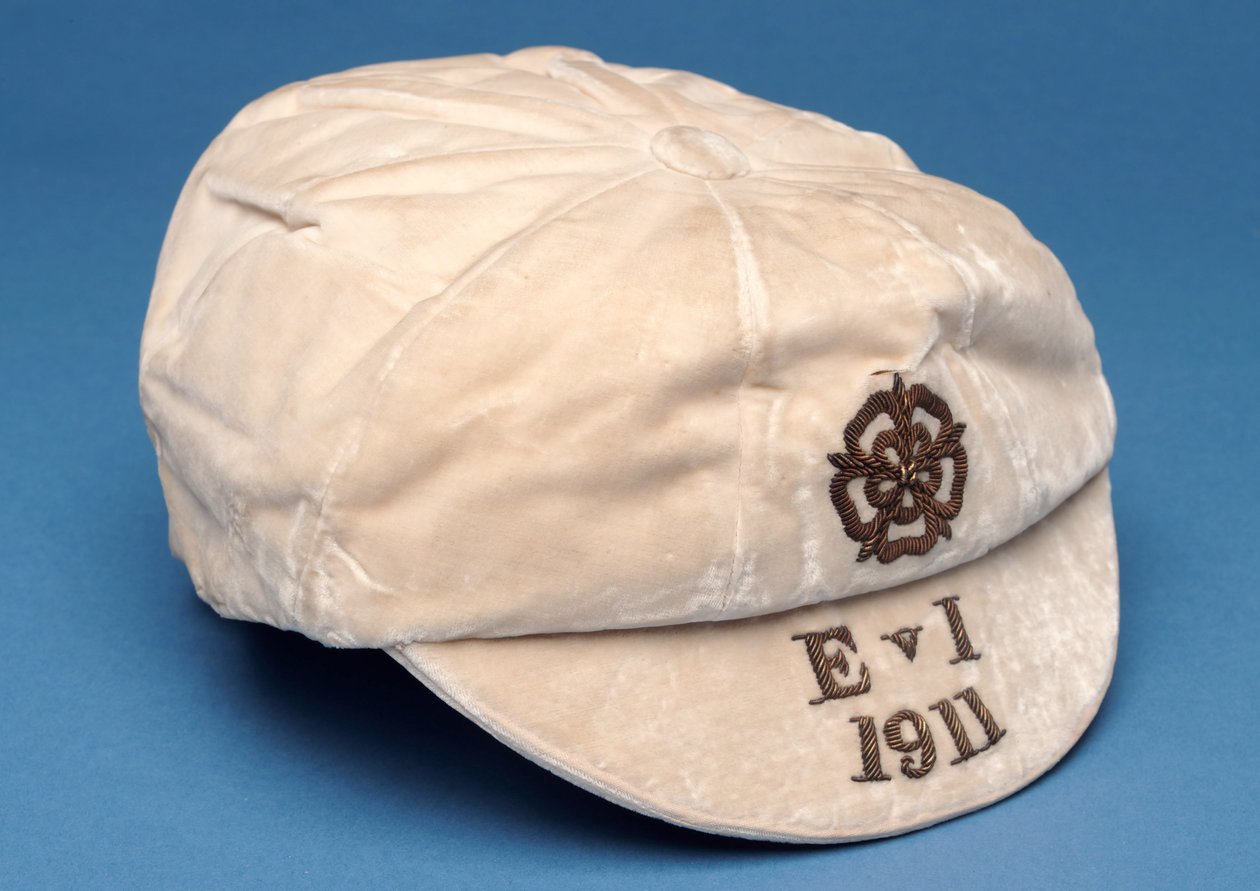 Officiel Englands kasket, 1911 (fløjl med guldfletning) af English School