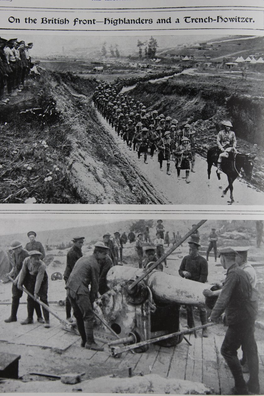 På den britiske front - Highlanders and a Trench Howitzer, 1914-18 af English School