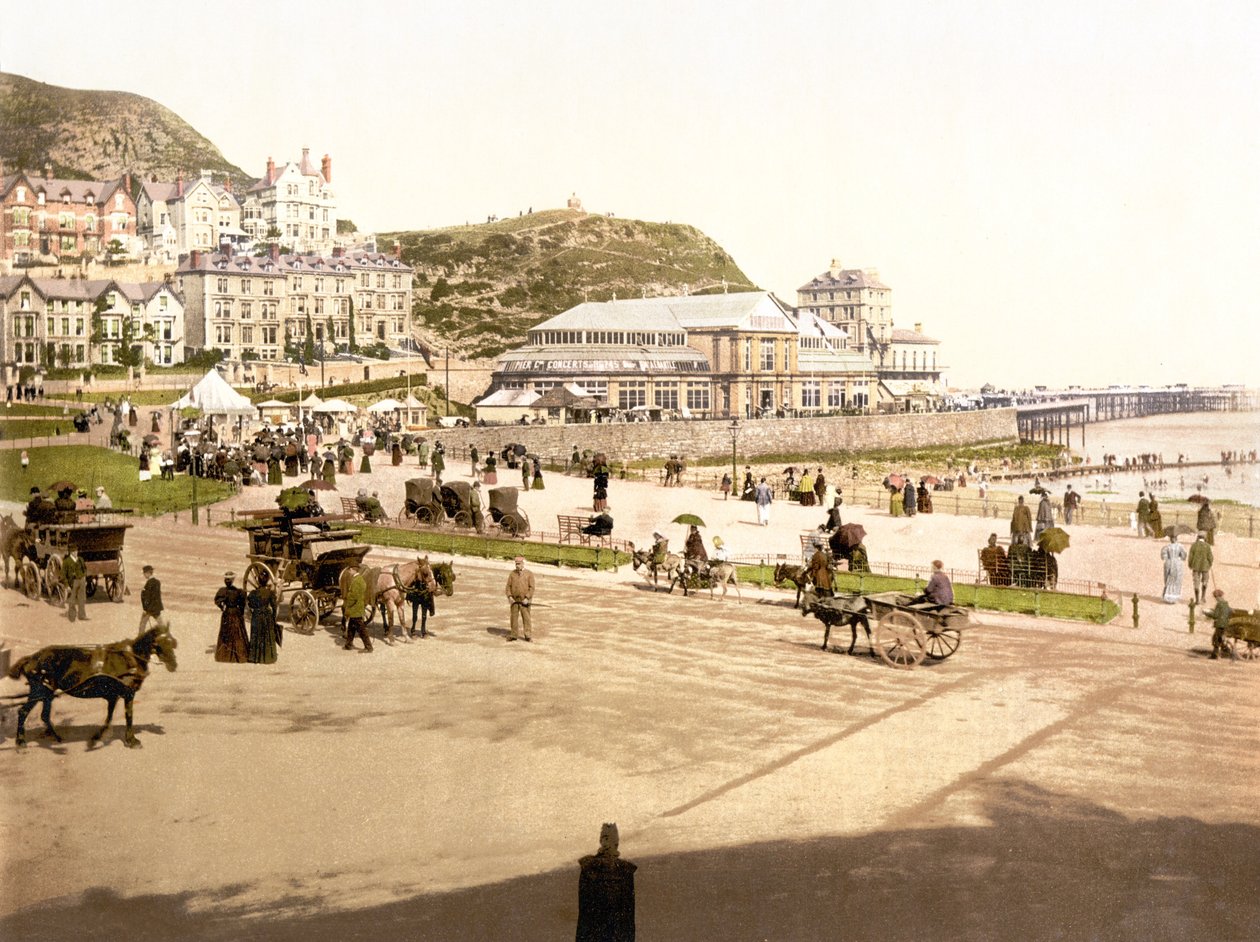 På stranden, Llandudno (håndfarvet foto) af English School