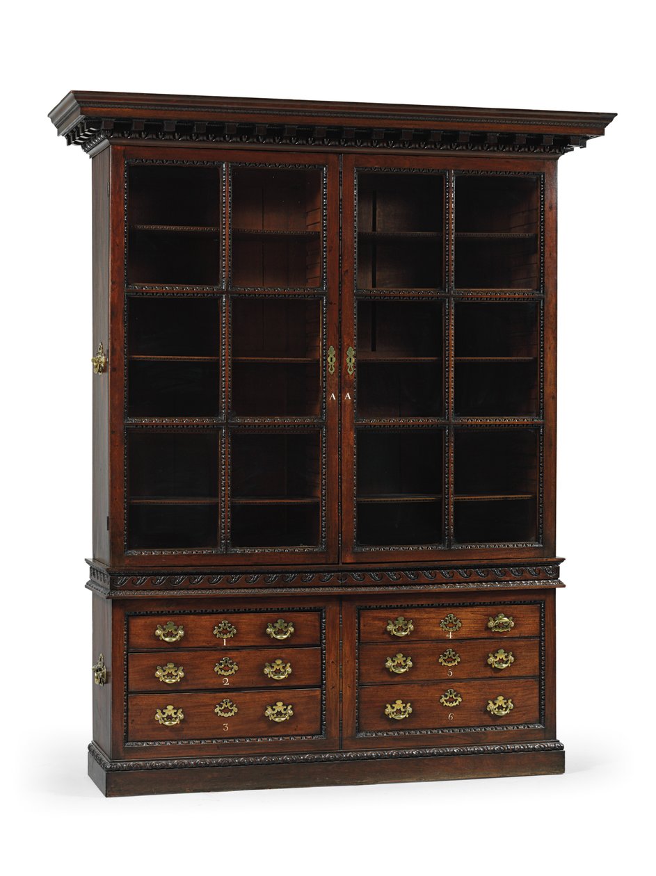 En af et par George II biblioteksbogkasser, ca. 1750 af English School