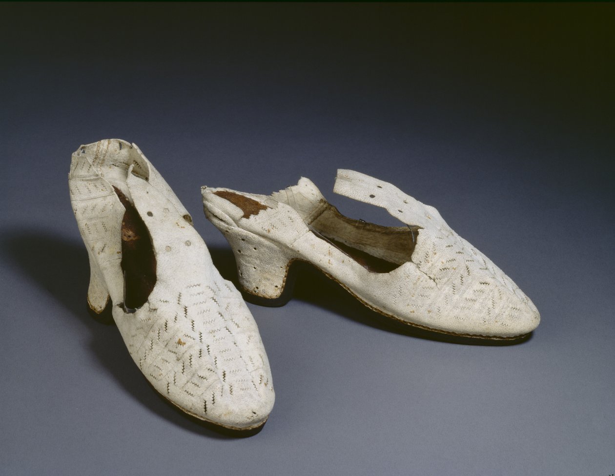Et par hvide sko, ca. 1590