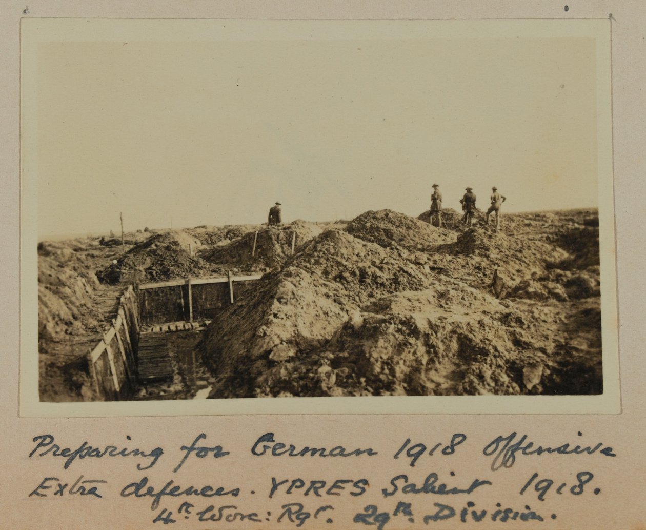 Forberedelse til tysk 1918-offensiv, ekstra forsvar, YPRES Salient 1918, 4. Worc: Rgt. 29. Division (s/h foto) af English School