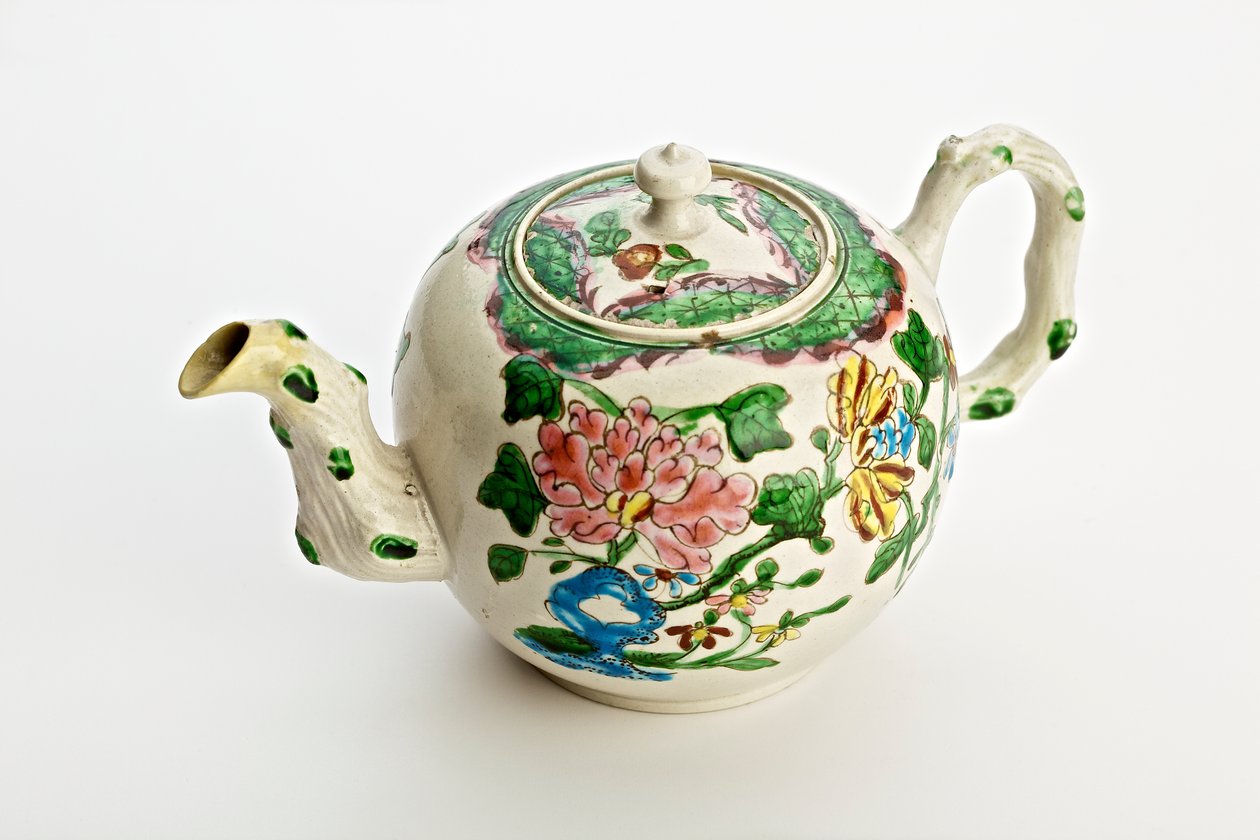 Staffordshire tekande dekoreret med krysantemum, 1760 (saltglaseret lertøj) af English School