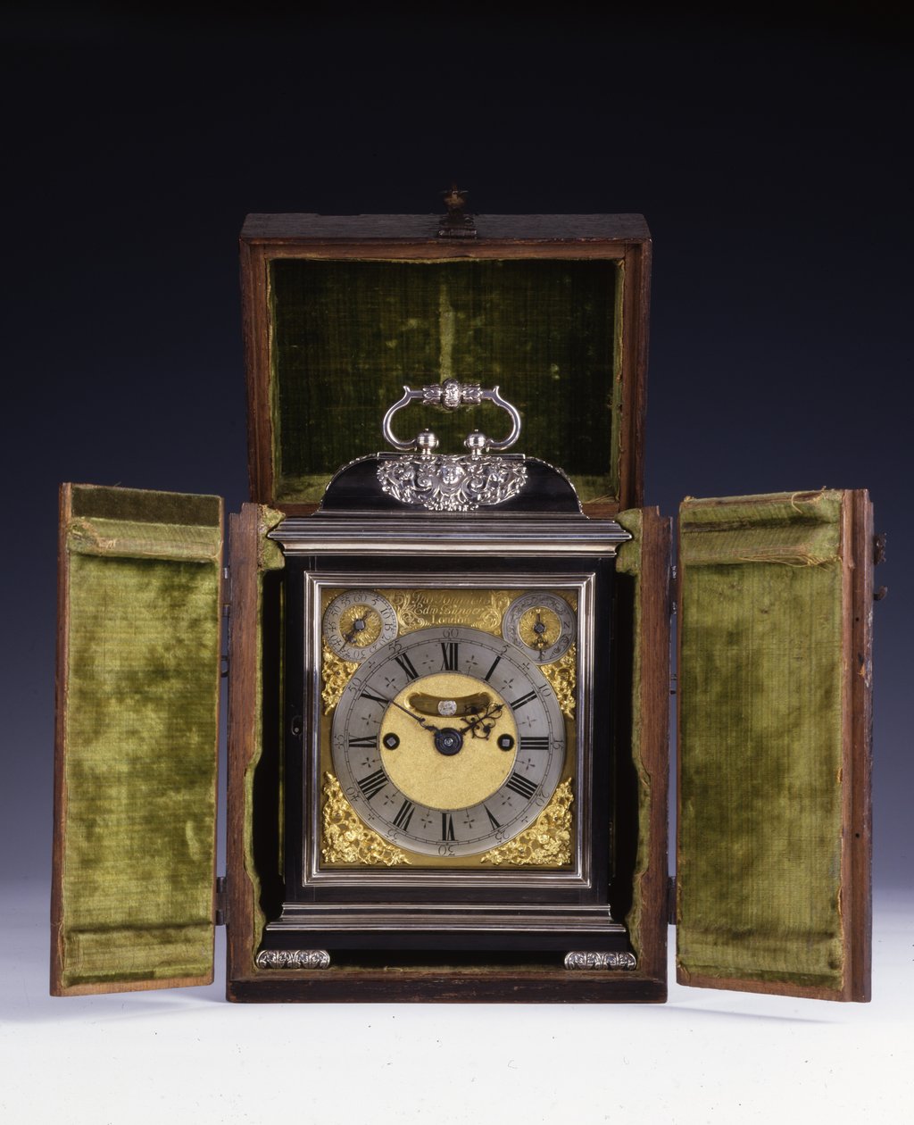 The Barnard Tompion, Tompion and Banger, London, nr. 460, slående beslagsur, ca. 1708 (ibenholt og sølv) (se også 745882-87) af English School