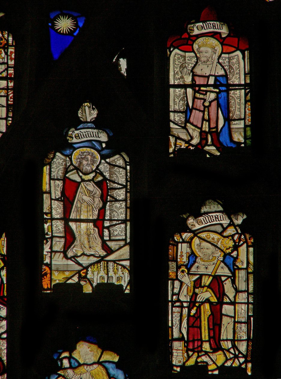 Det østlige vindue forestiller Skt. Oswald, Skt. Edmund og St. Edward Confessor af English School