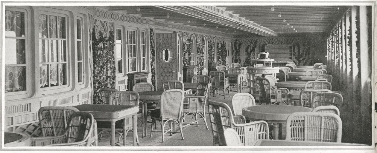 Den overdådige parisiske cafe på Titanic, med dens espalier og klatreplanter, fra 