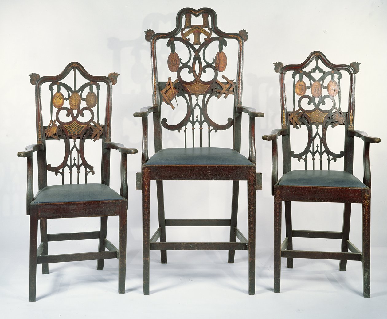 Tre georgiske frimurerstole, ca. 1790 (mahogni) af English School