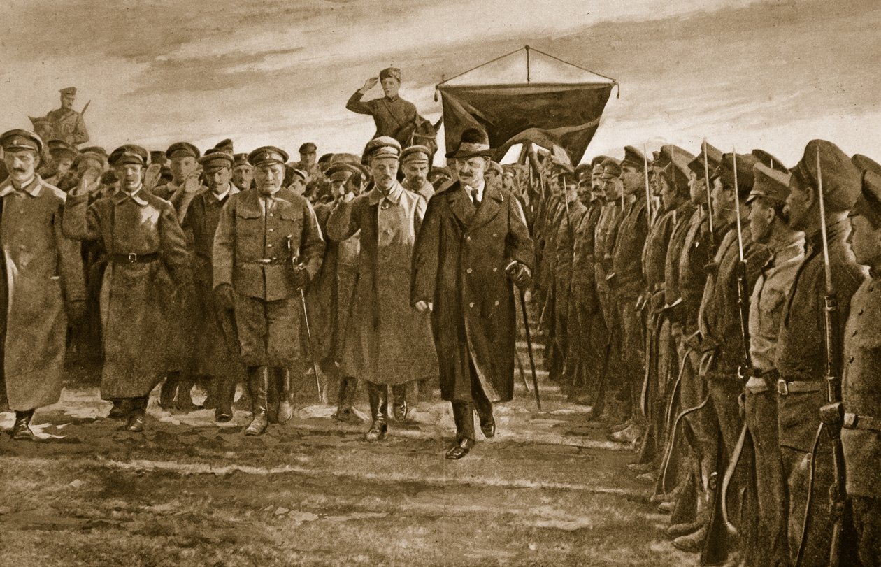 Trotskij, Ruslands bolsjevismekommissær for krig, inspicerede et regiment af Letts, som dannede eliten i Den Røde Hær, 1914-19 af English School