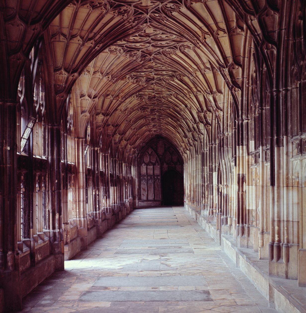 Udsigt over klostrene, ca. 1355 af English School