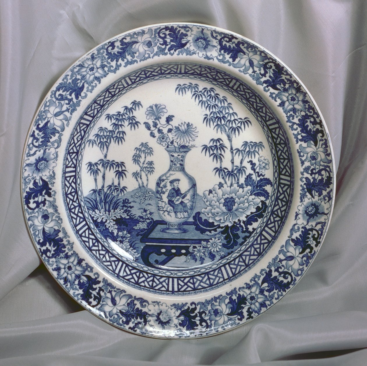 Wedgwood Blue trykt tallerken, kinesisk vasemønster, ca. 1810 (keramik) af English School