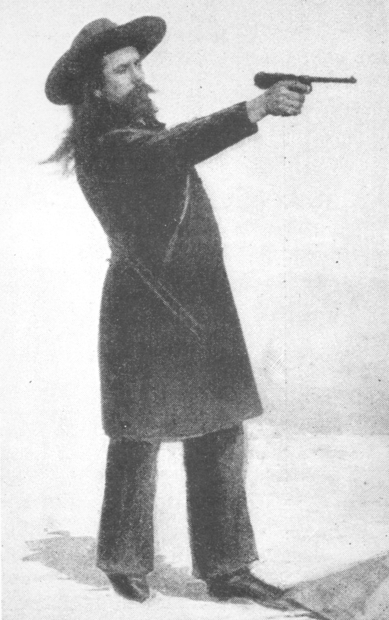 William F. Cody (Buffalo Bill) med sin nye pistol af English School