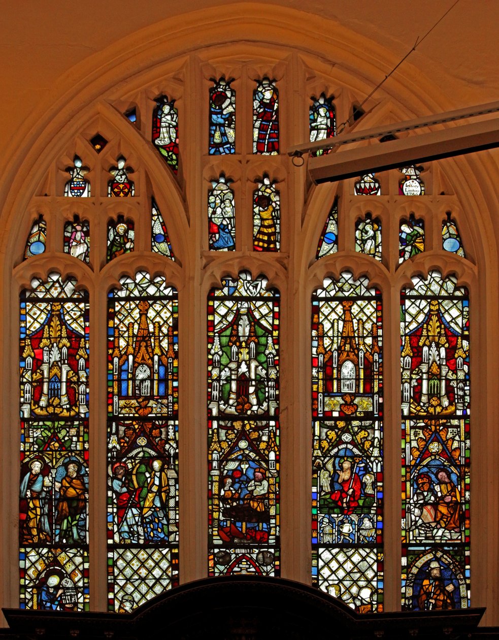Window Ew, der viser østvinduet med paneler fra det 14. århundrede fra den tidligere kirke af English School