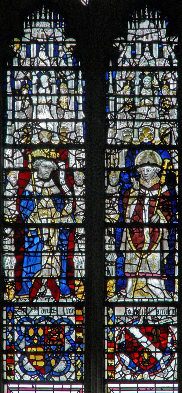 Vindue c17 viser figurer og skjolde nedenfor af English School