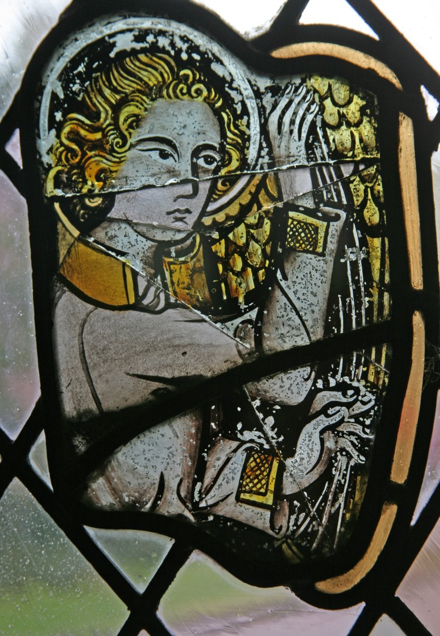Window in the Cloisters forestillende en musiker-engel med en harpe af English School